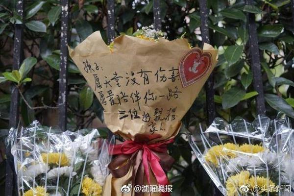 回应球迷挑衅！内马尔手指桑托斯队徽两颗星，做闭嘴&拿捏手势